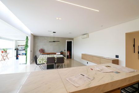 Apartamento para alugar com 207m², 3 quartos e 3 vagas Apartamento para alugar com 207m², 3 quartos e 3 vagasSala