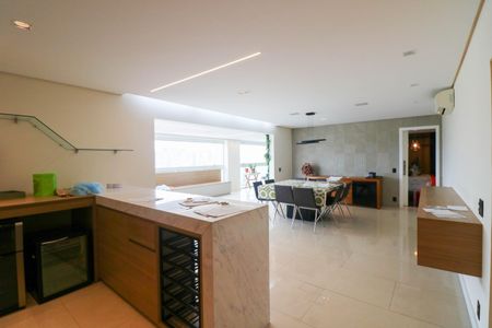 Apartamento para alugar com 207m², 3 quartos e 3 vagas Apartamento para alugar com 207m², 3 quartos e 3 vagasSala