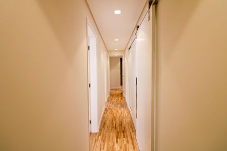 Apartamento para alugar com 207m², 3 quartos e 3 vagas Apartamento para alugar com 207m², 3 quartos e 3 vagasCorredor íntimo