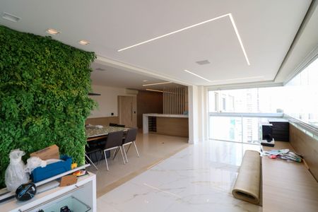Apartamento para alugar com 207m², 3 quartos e 3 vagas Apartamento para alugar com 207m², 3 quartos e 3 vagasVaranda