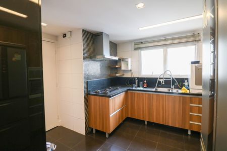 Apartamento para alugar com 207m², 3 quartos e 3 vagas Apartamento para alugar com 207m², 3 quartos e 3 vagasCozinha