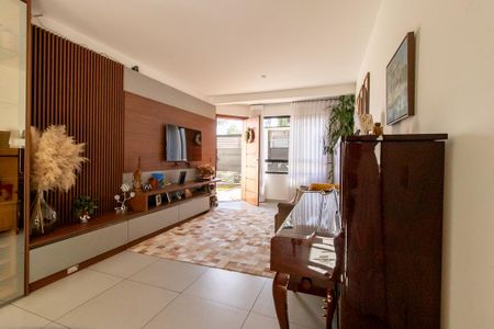 Casa à venda com 129m², 3 quartos e 2 vagasSala