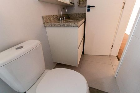 Banheiro Social de casa à venda com 3 quartos, 129m² em Santo Inácio, Curitiba
