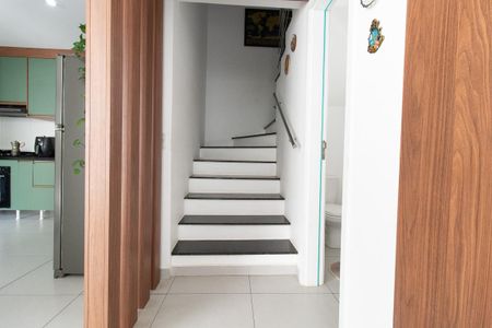 Casa à venda com 129m², 3 quartos e 2 vagasEscada
