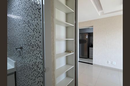 Sala - Corredor  de apartamento para alugar com 2 quartos, 52m² em Recreio dos Bandeirantes, Rio de Janeiro