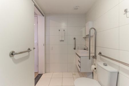 Banheiro de kitnet/studio para alugar com 1 quarto, 26m² em Vila Buarque, São Paulo