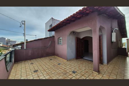 Casa para alugar com 166m², 3 quartos e 3 vagas Casa para alugar com 166m², 3 quartos e 3 vagasArea externa