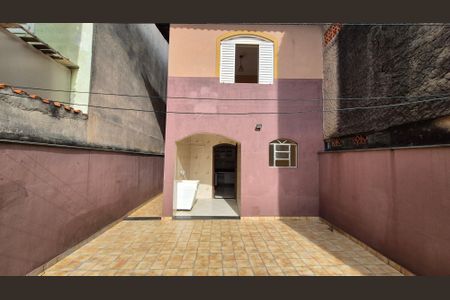 Casa para alugar com 166m², 3 quartos e 3 vagas Casa para alugar com 166m², 3 quartos e 3 vagasArea externa