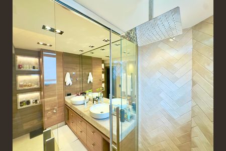Apartamento à venda com 360m², 5 quartos e 4 vagasBanheiro da Suíte 1