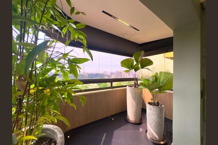 Apartamento à venda com 360m², 5 quartos e 4 vagasVaranda da Sala