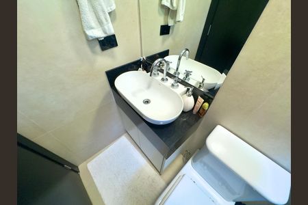 Apartamento à venda com 360m², 5 quartos e 4 vagasBanheiro social