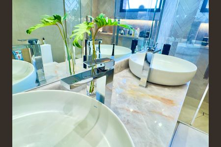 Apartamento à venda com 360m², 5 quartos e 4 vagasBanheiro da Suíte 1