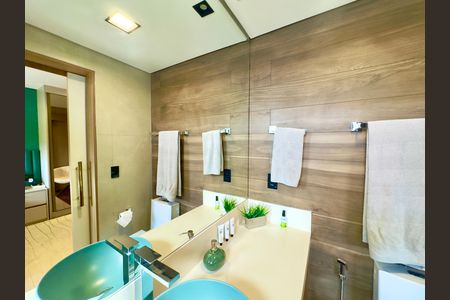 Apartamento à venda com 360m², 5 quartos e 4 vagasBanheiro da Suíte 2
