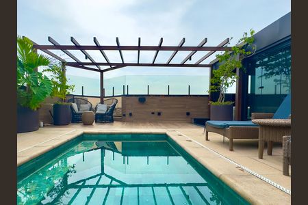 Apartamento à venda com 360m², 5 quartos e 4 vagasPiscina privativa 