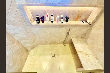 Apartamento à venda com 360m², 5 quartos e 4 vagasBanheiro da Suíte 1