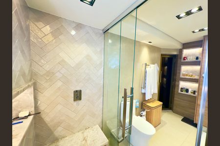 Apartamento à venda com 360m², 5 quartos e 4 vagasBanheiro da Suíte 1