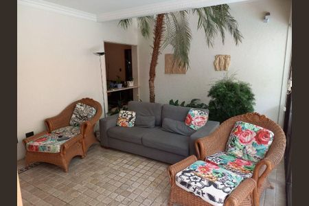 Casa à venda com 317m², 5 quartos e 3 vagas