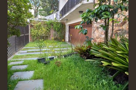 Casa à venda com 317m², 5 quartos e 3 vagas