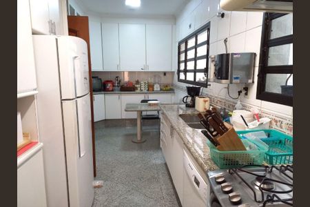 Casa à venda com 317m², 5 quartos e 3 vagas