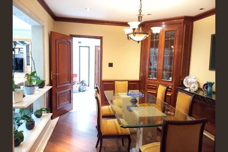 Casa à venda com 5 quartos, 317m² em Jardim Santo Amaro, São Paulo
