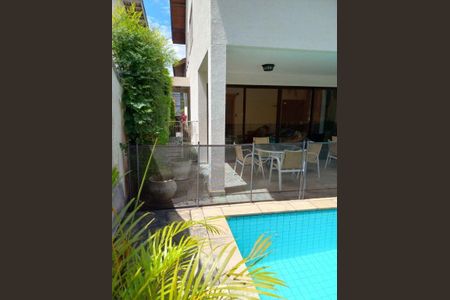 Casa à venda com 317m², 5 quartos e 3 vagas