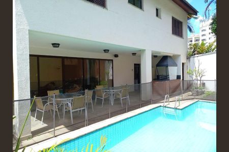 Casa à venda com 317m², 5 quartos e 3 vagas