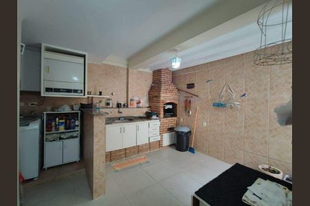 Casa à venda com 100m², 3 quartos e 2 vagas