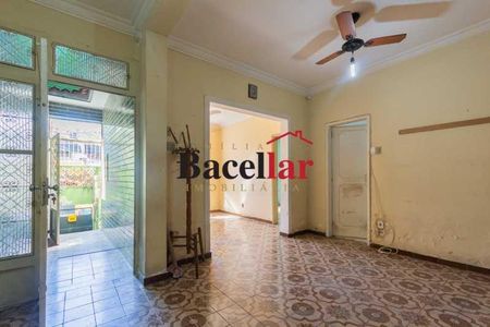 Casa à venda com 332m², 4 quartos e 2 vagas