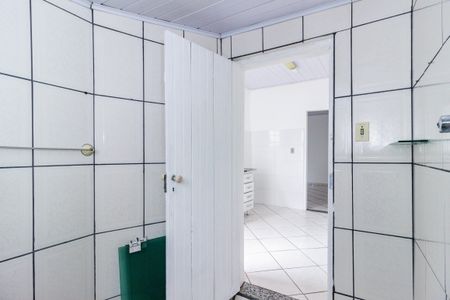 Banheiro de casa para alugar com 1 quarto, 40m² em Vila Palmeiras, São Paulo
