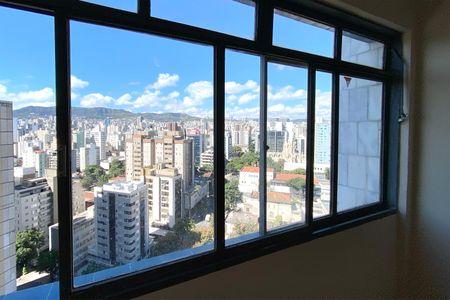 Janelas da Sala de apartamento para alugar com 2 quartos, 70m² em Centro, Belo Horizonte
