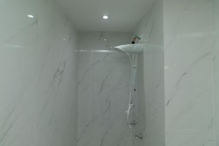 Banheiro social de apartamento para alugar com 2 quartos, 33m² em Parque São Lourenço, São Paulo