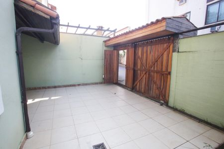 Casa de condomínio à venda com 106m², 3 quartos e 1 vagaGaragem