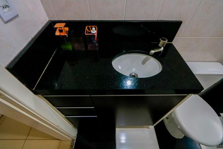 Apartamento para alugar com 53m², 2 quartos e 2 vagas Apartamento para alugar com 53m², 2 quartos e 2 vagasBanheiro social