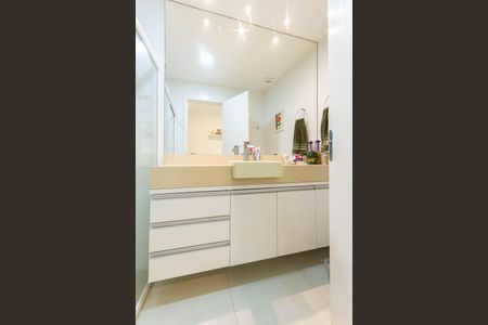 Apartamento à venda com 80m², 2 quartos e 1 vagaBanheiro Suíte