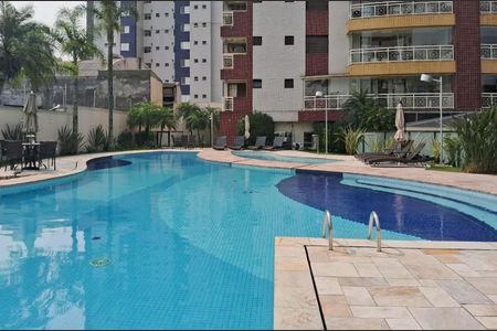 Apartamento para alugar com 165m², 3 quartos e 3 vagas Apartamento para alugar com 165m², 3 quartos e 3 vagasÁrea comum - Piscina