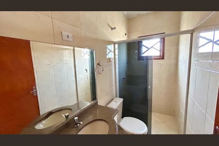 Casa à venda com 174m², 3 quartos e 2 vagasBanheiro 1