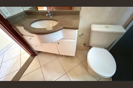 Casa à venda com 174m², 3 quartos e 2 vagasBanheiro 1
