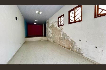 Casa à venda com 174m², 3 quartos e 2 vagasSalão 