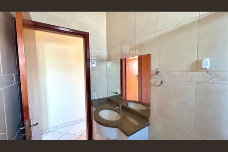 Casa à venda com 174m², 3 quartos e 2 vagasBanheiro 1
