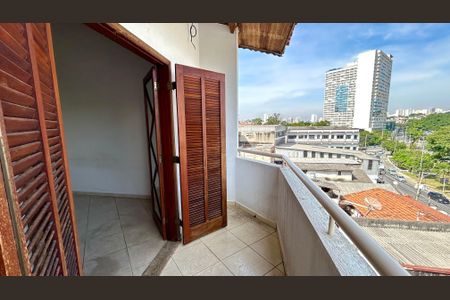 Casa à venda com 174m², 3 quartos e 2 vagasSacada da suíte 