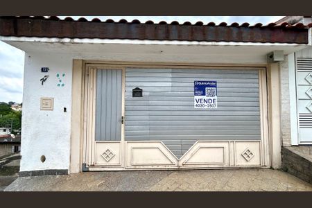 Casa à venda com 174m², 3 quartos e 2 vagasPlaca instalada na fachada do imóvel 