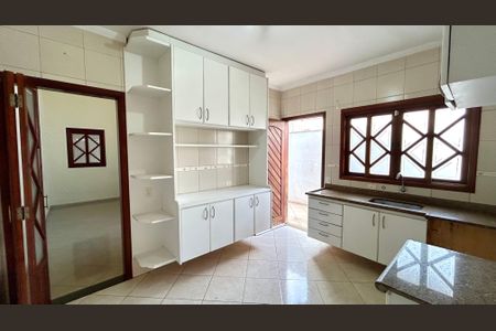 Casa à venda com 174m², 3 quartos e 2 vagasCozinha