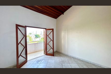 Casa à venda com 174m², 3 quartos e 2 vagasQuarto Suíte
