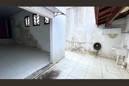 Casa à venda com 174m², 3 quartos e 2 vagasÁrea de Serviço