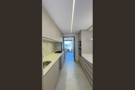 Apartamento para alugar com 136m², 3 quartos e 2 vagas Apartamento para alugar com 136m², 3 quartos e 2 vagasCozinha e Área de Serviço