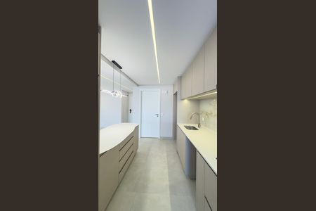 Apartamento para alugar com 136m², 3 quartos e 2 vagas Apartamento para alugar com 136m², 3 quartos e 2 vagasCozinha e Área de Serviço