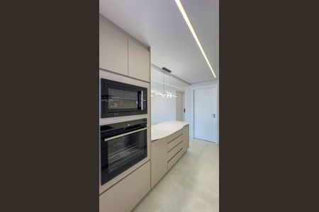 Apartamento para alugar com 136m², 3 quartos e 2 vagas Apartamento para alugar com 136m², 3 quartos e 2 vagasCozinha e Área de Serviço