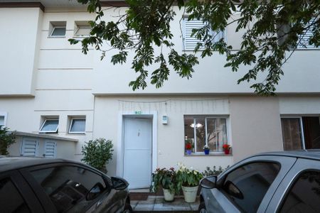 Casa de condomínio à venda com 95m², 3 quartos e 2 vagas Casa de condomínio à venda com 95m², 3 quartos e 2 vagasFachada