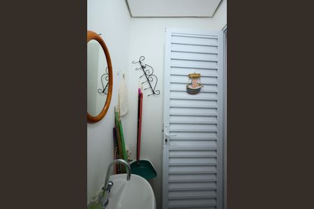 Casa de condomínio à venda com 95m², 3 quartos e 2 vagas Casa de condomínio à venda com 95m², 3 quartos e 2 vagasBanheiro de serviço