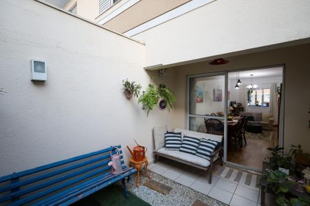 Casa de condomínio à venda com 95m², 3 quartos e 2 vagas Casa de condomínio à venda com 95m², 3 quartos e 2 vagasQuintal - Área privativa